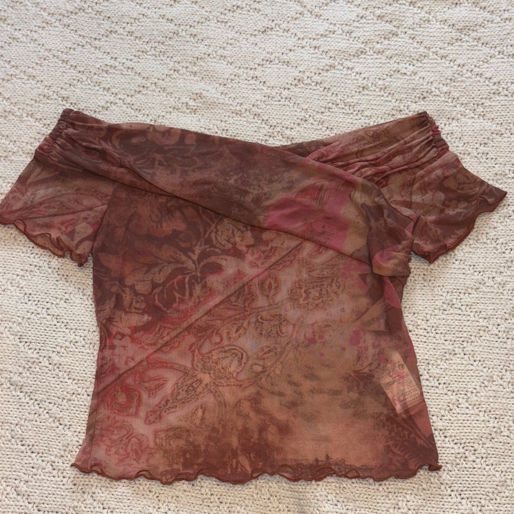 silence + noise Brown and Pink Sheer Off-Shoulder Short Sleeve Top